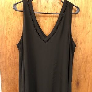 Relisted!! - 🖤Torrid double V sleeveless blouse🖤